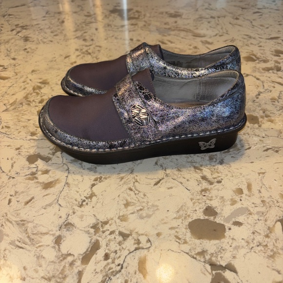 Women’s Alegria Dena Gray Metallic Ice Neoprene Slip On Clog 38 - Picture 3 of 5